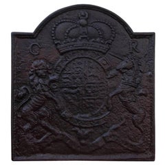 Plaque de cheminée anglaise en fonte avec armoiries royales par Thomas Elsley:: vers 1830