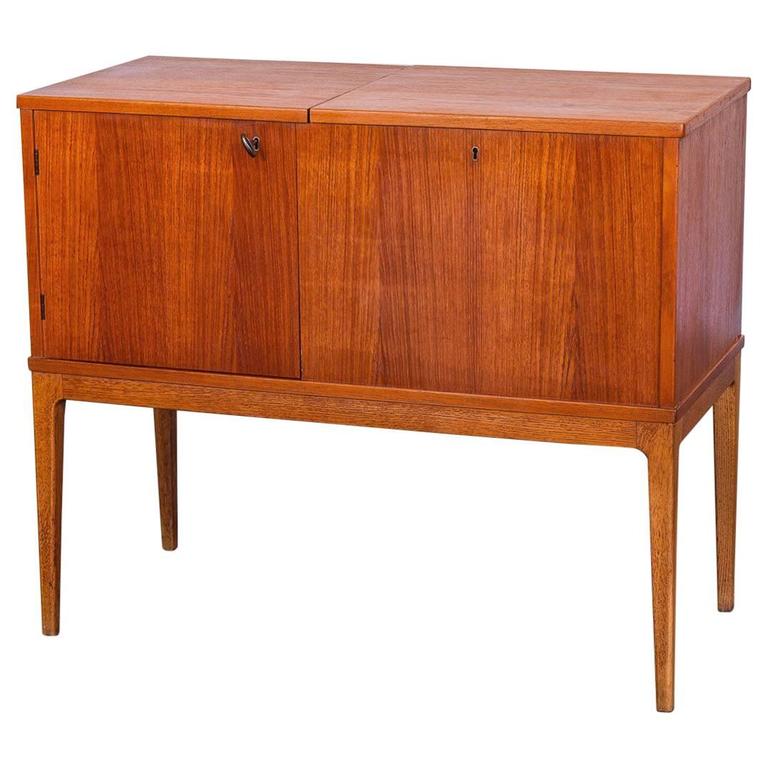 Scandinavian Modern Teak Bar at 1stdibs