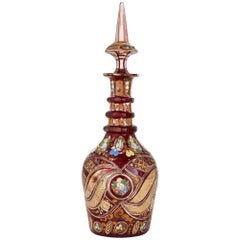 Decantador antiguo esmaltado y de cristal tallado de rubí de Bohemia