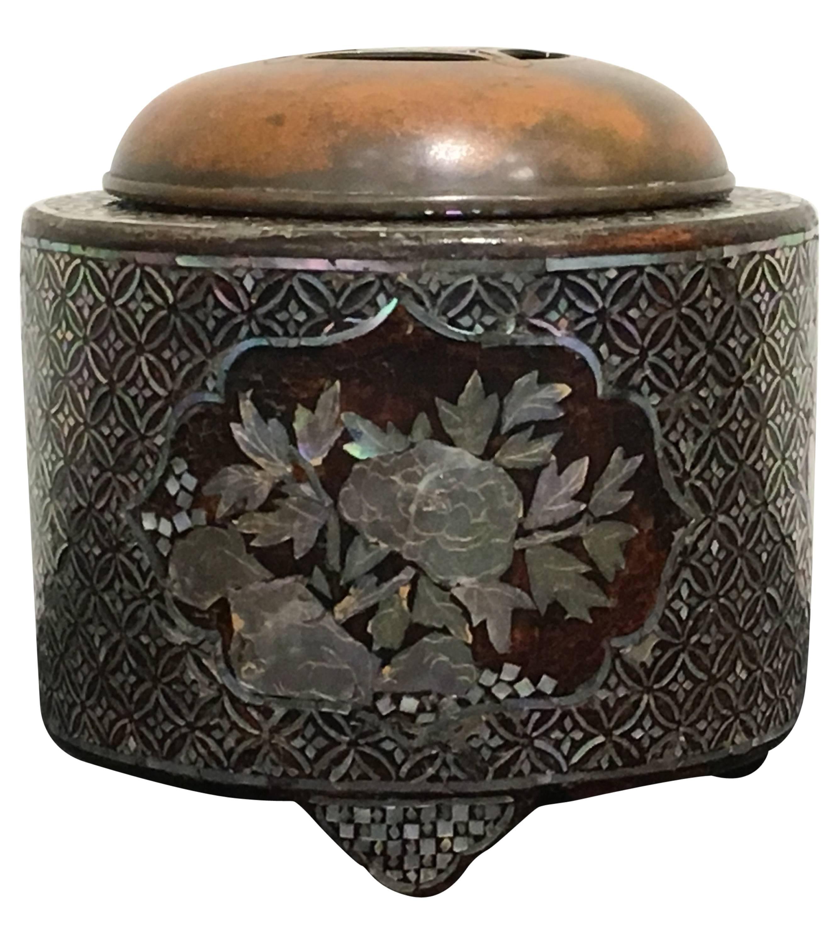 Japanese Edo Period Lacquer and Mother-of-Pearl Embellished Stoneware Koro For Sale