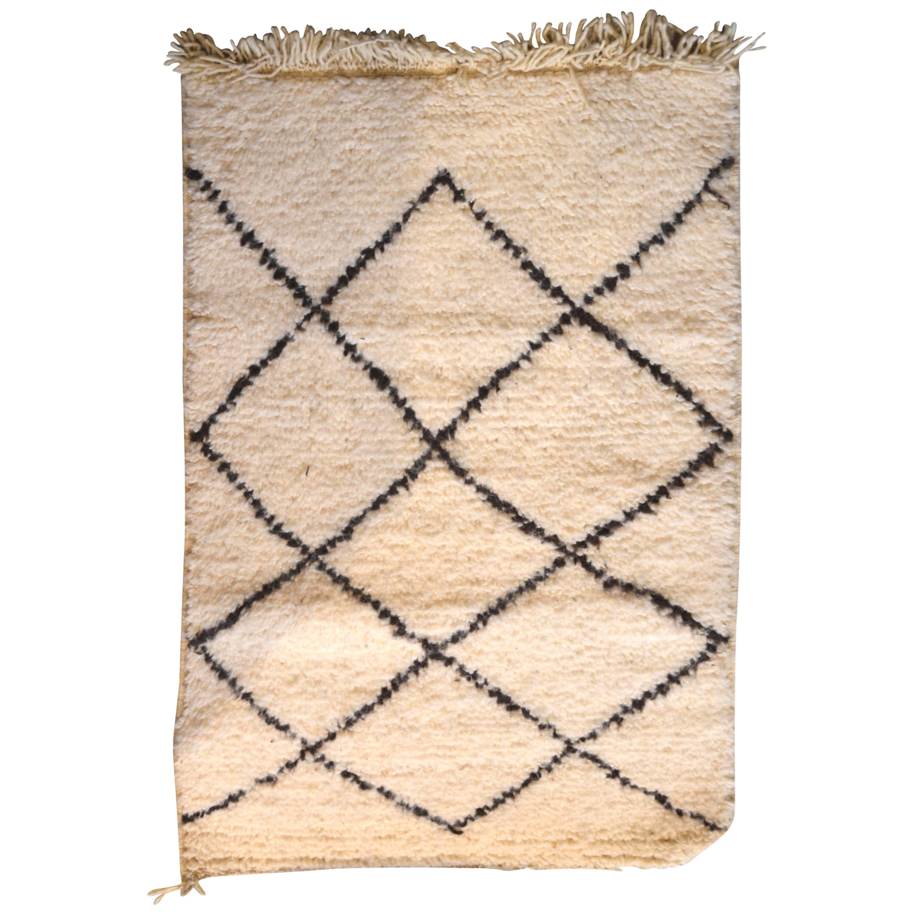 Beni Ouarain Wool Carpet, circa 1950 For Sale
