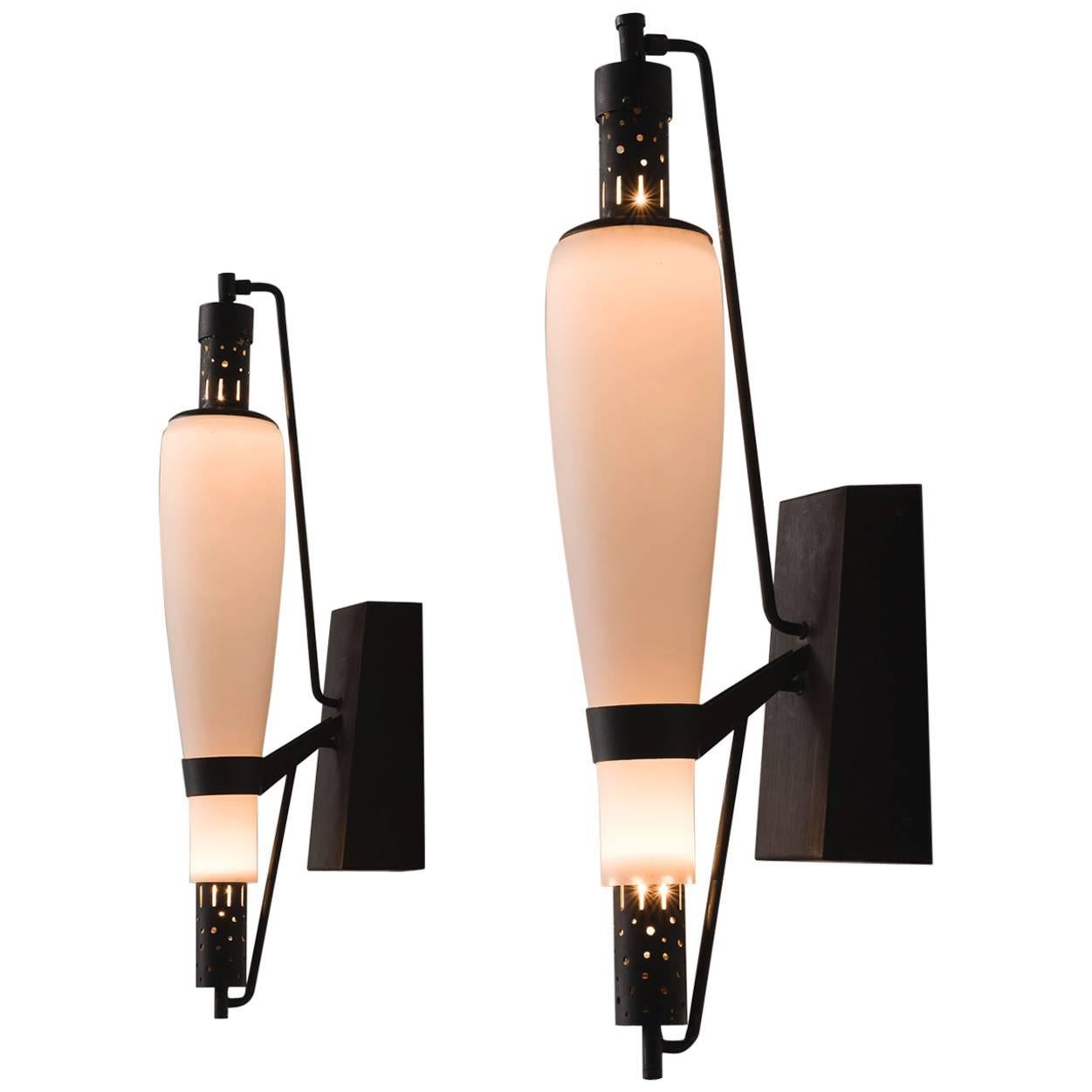 French Art Deco Wall Light in Steel and Opaline Glass