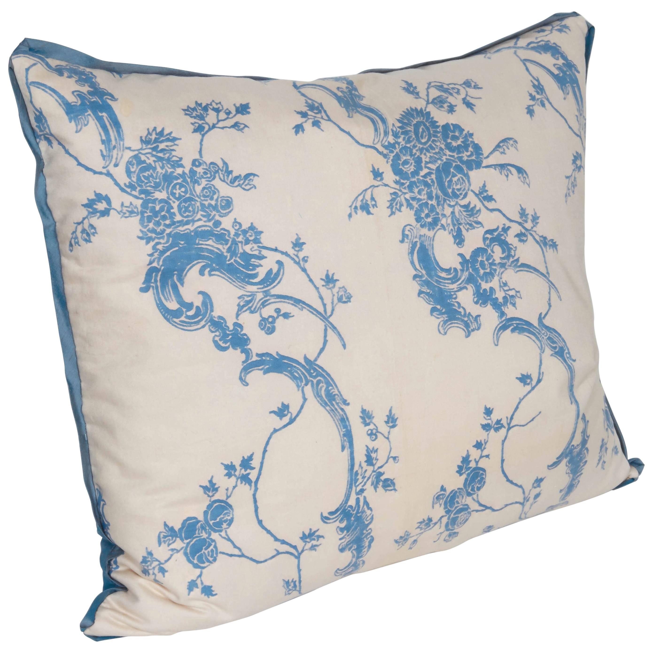 A Fortuny Fabric Cushion in the Venezianina Pattern For Sale