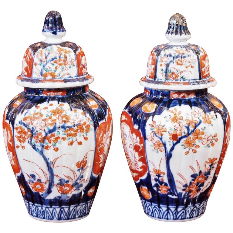 Pair Of Small Imari Lidded Ginger Jars For At 1stdibs Pair Of Small Imari Lidded Ginger Jars For