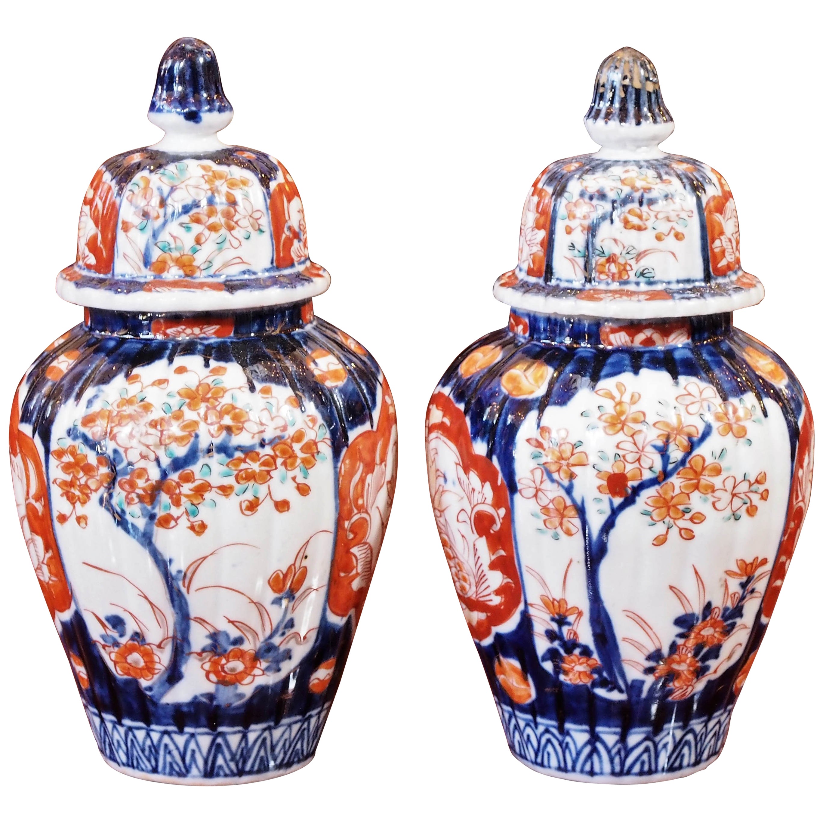 Pair of Japanese Imari Lidded Ginger Jars For Sale at 1stDibs