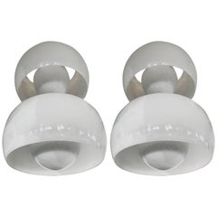 Paire d'appliques Omega de style mi-siècle moderne, par Vico Magistretti pour Artemide