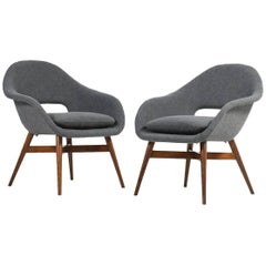Schönes Paar 1960er Miroslav Navratil Lounge Chairs, neue Polsterung