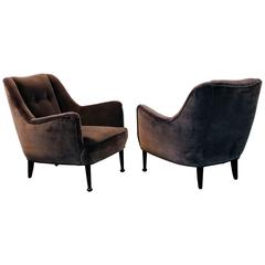 Gorgeous Pair of Mid-Century Modern Lounge Chairs in Deep Lilac Gray Velvet