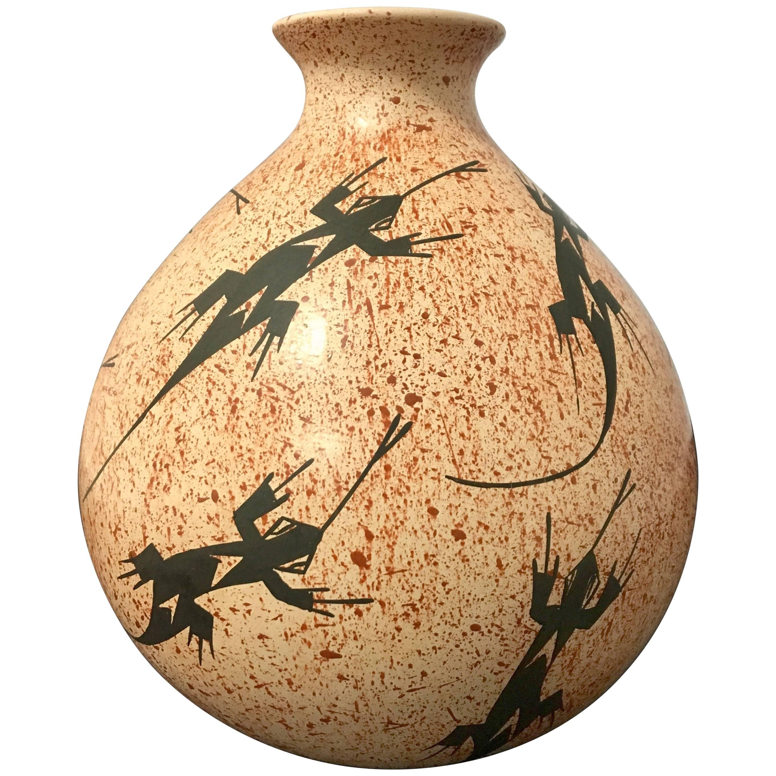 Mata Ortiz Pottery Vase / Olla by Victor Reyes Geckos Signed