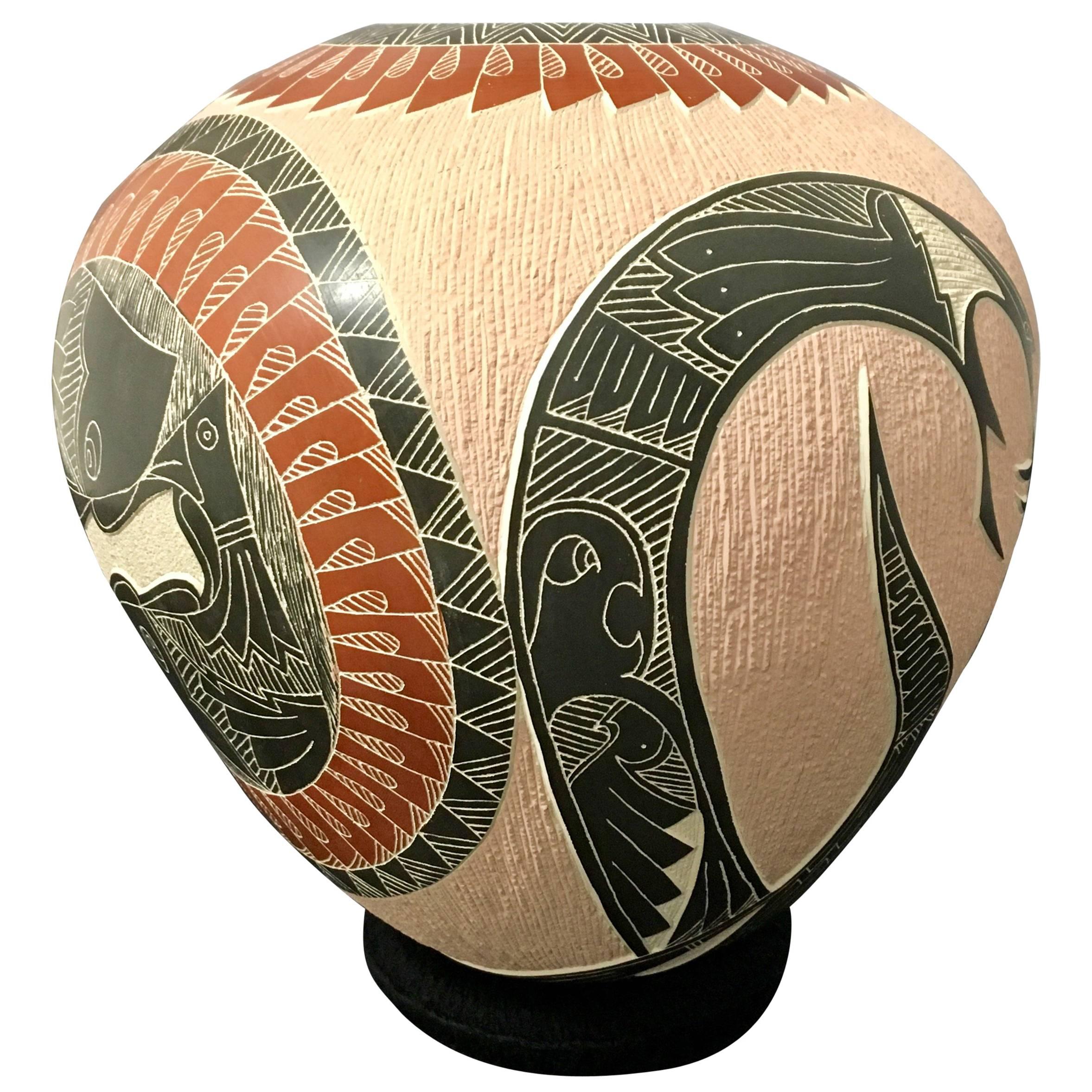Mata Ortiz Pottery Vase / Olla by Hector Quintana Cobra