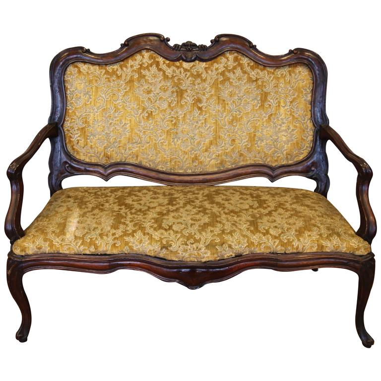18th Century Italian Walnut Sofa For Sale at 1stdibs