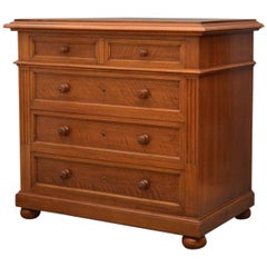 Fine Continental Chest of Drawers in Walnut