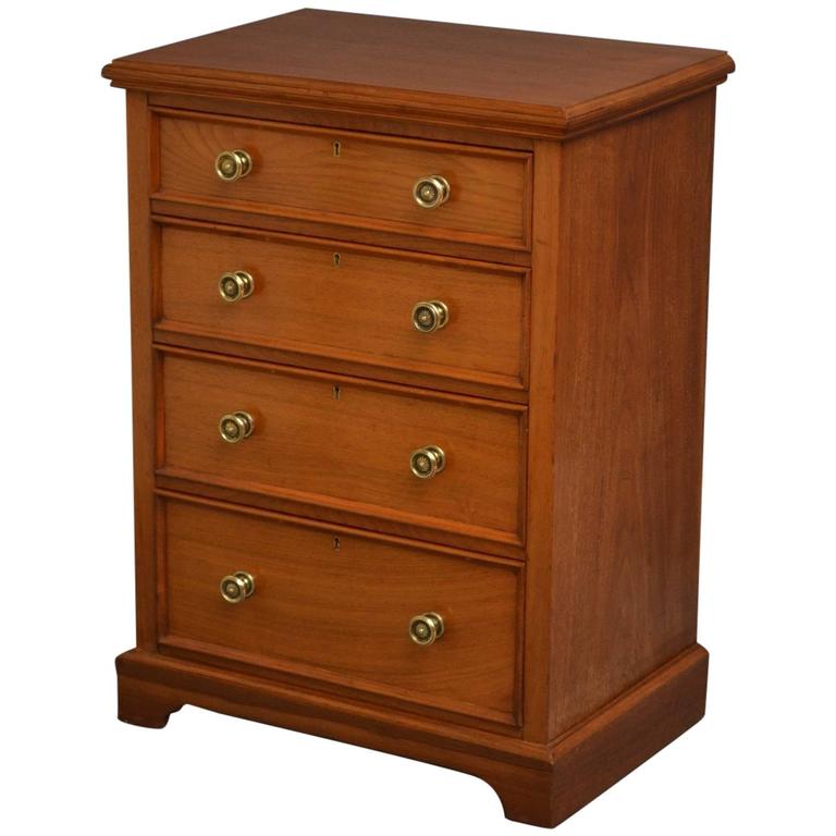 Small Victorian Chest of Drawers by J. Shoolbred For Sale at 1stdibs