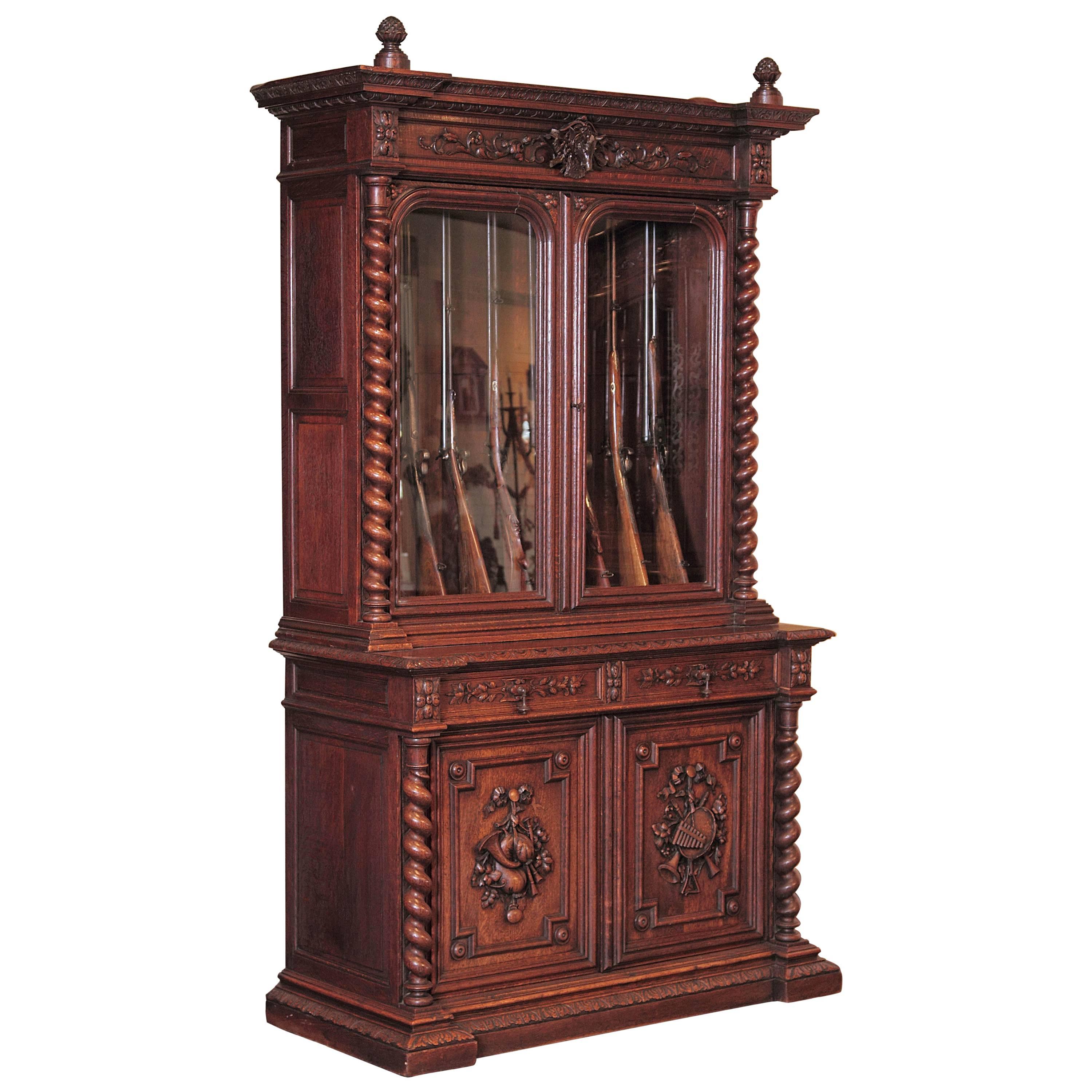 19th Century French Carved Oak Eight-Gun Display Cabinet with Hunt Motifs