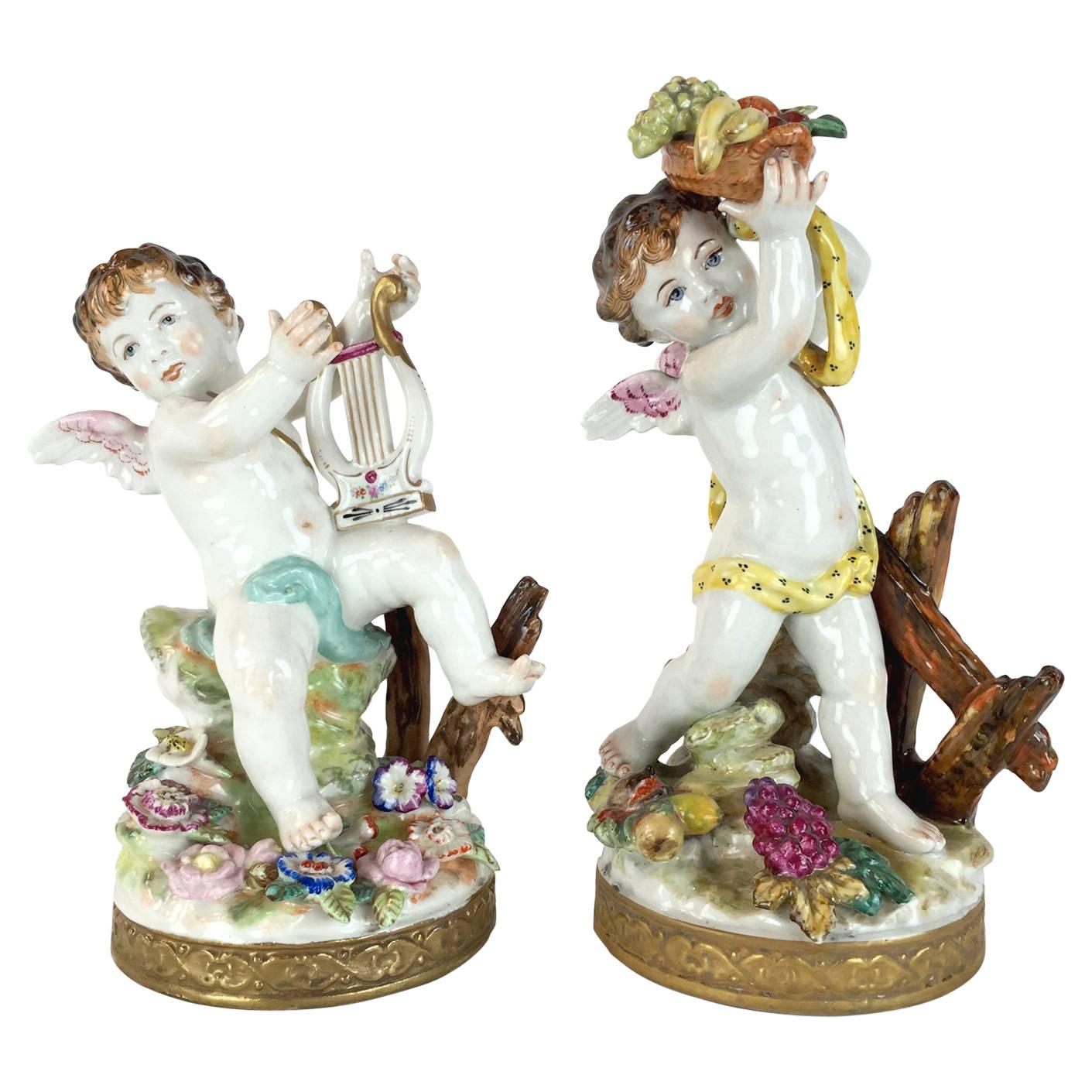 20th Century Polychrome Putti Pair o Figures European Pair of Porcelain Cherubs 