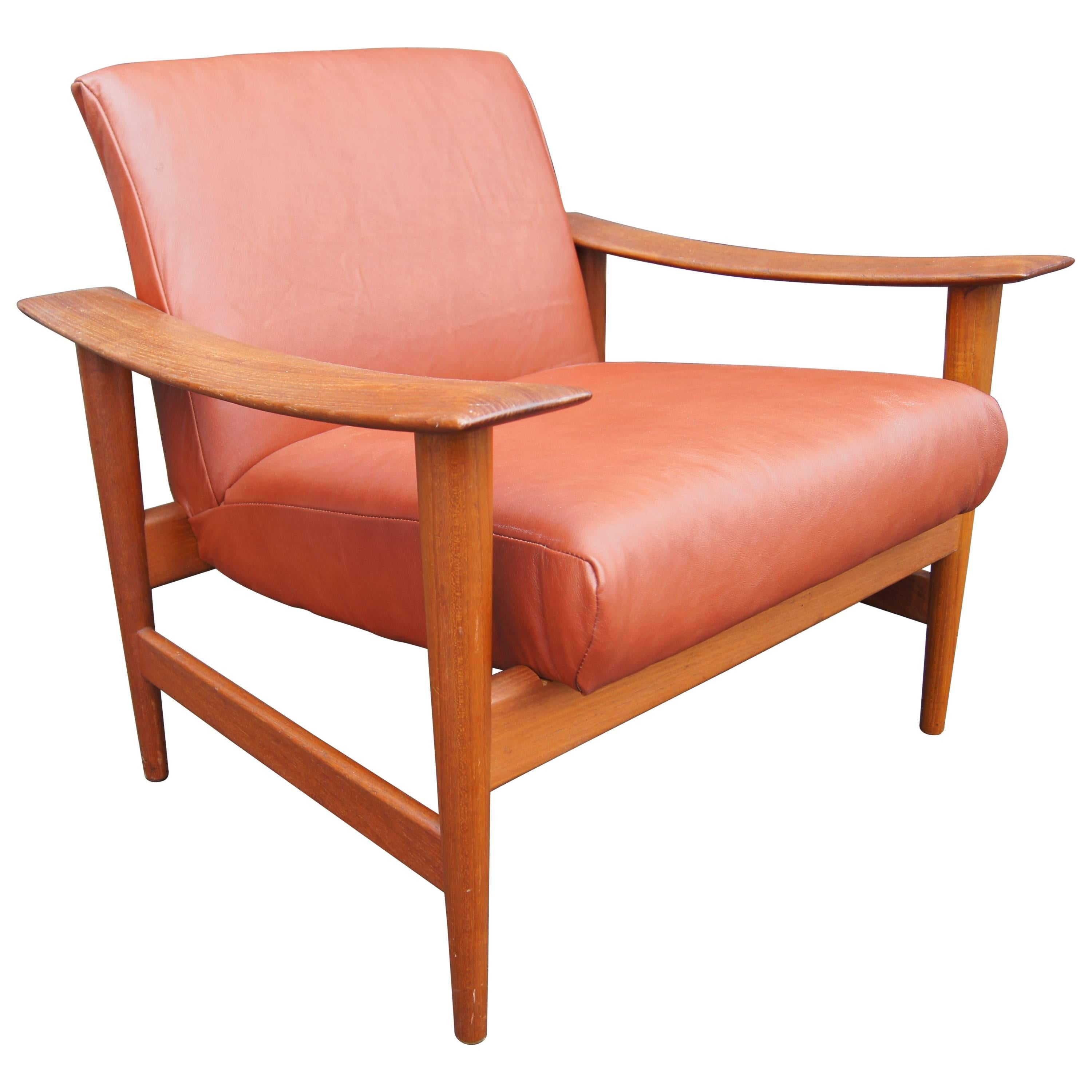 Danish Modern Leather and Teak Lounge Chair in the Style of Illum Wikkelsø