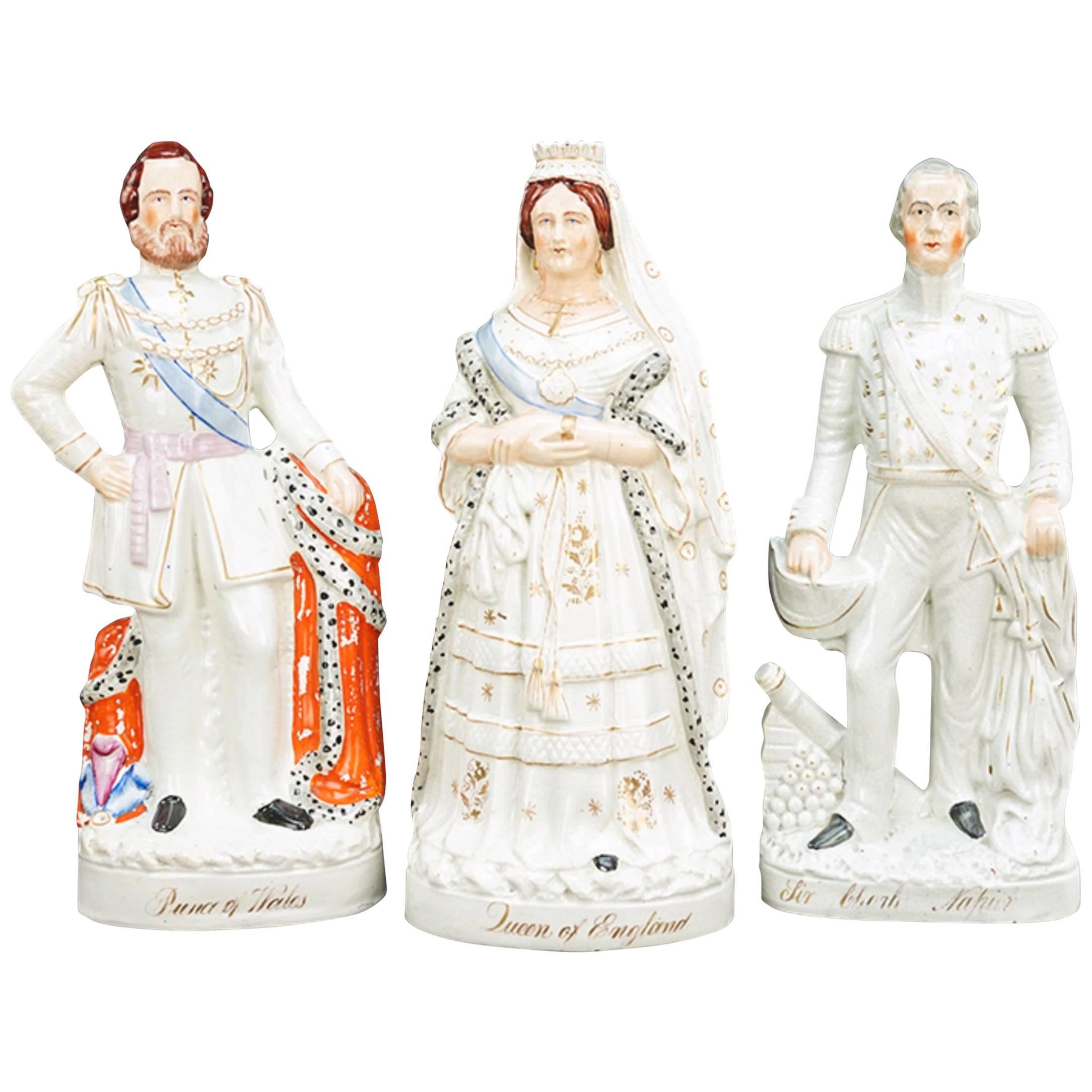 Collection de 7 figurines royales de grande taille en poterie du Staffordshire du 19e siècle