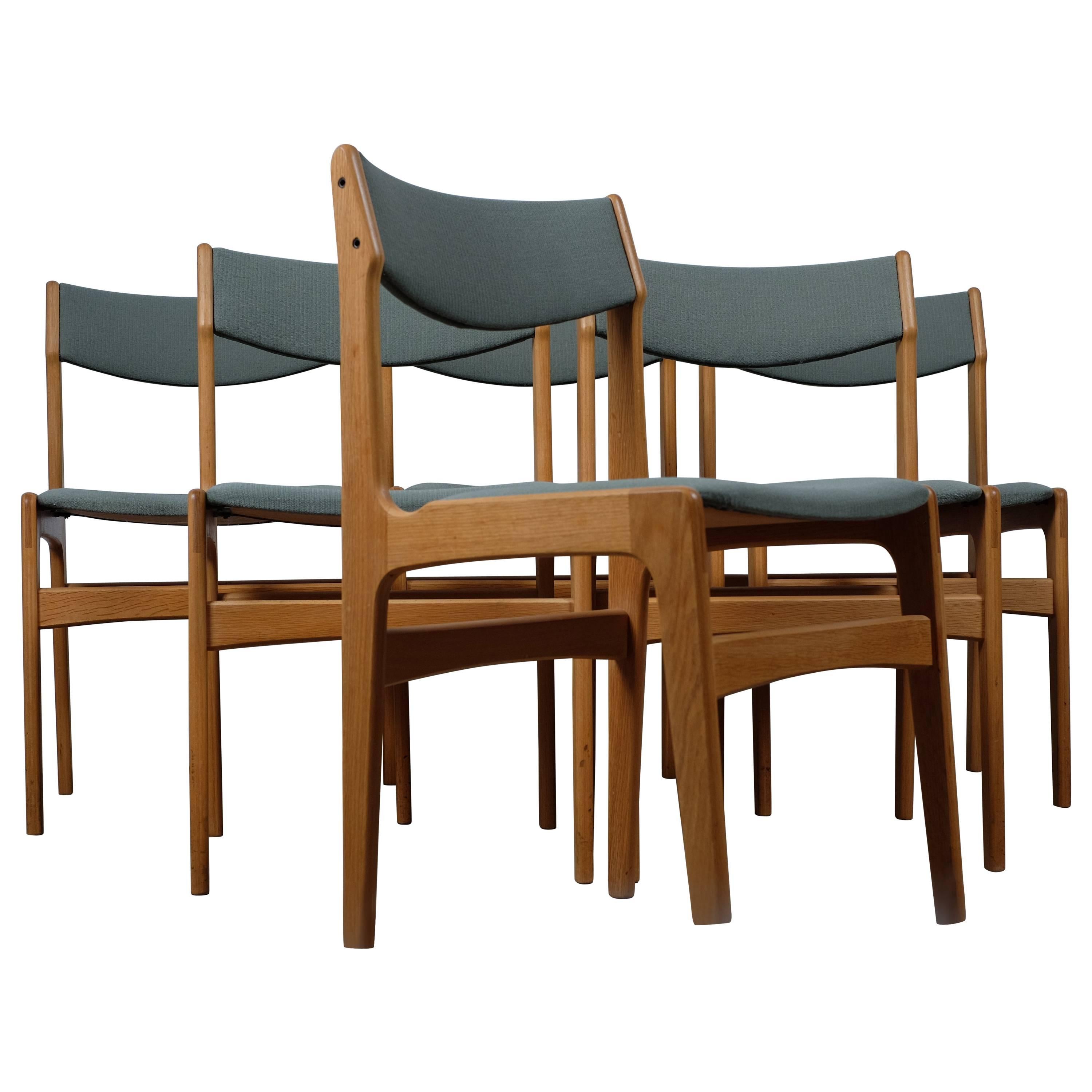 Set of Six Dining Chairs in Oak Designed in the 1970s For Sale