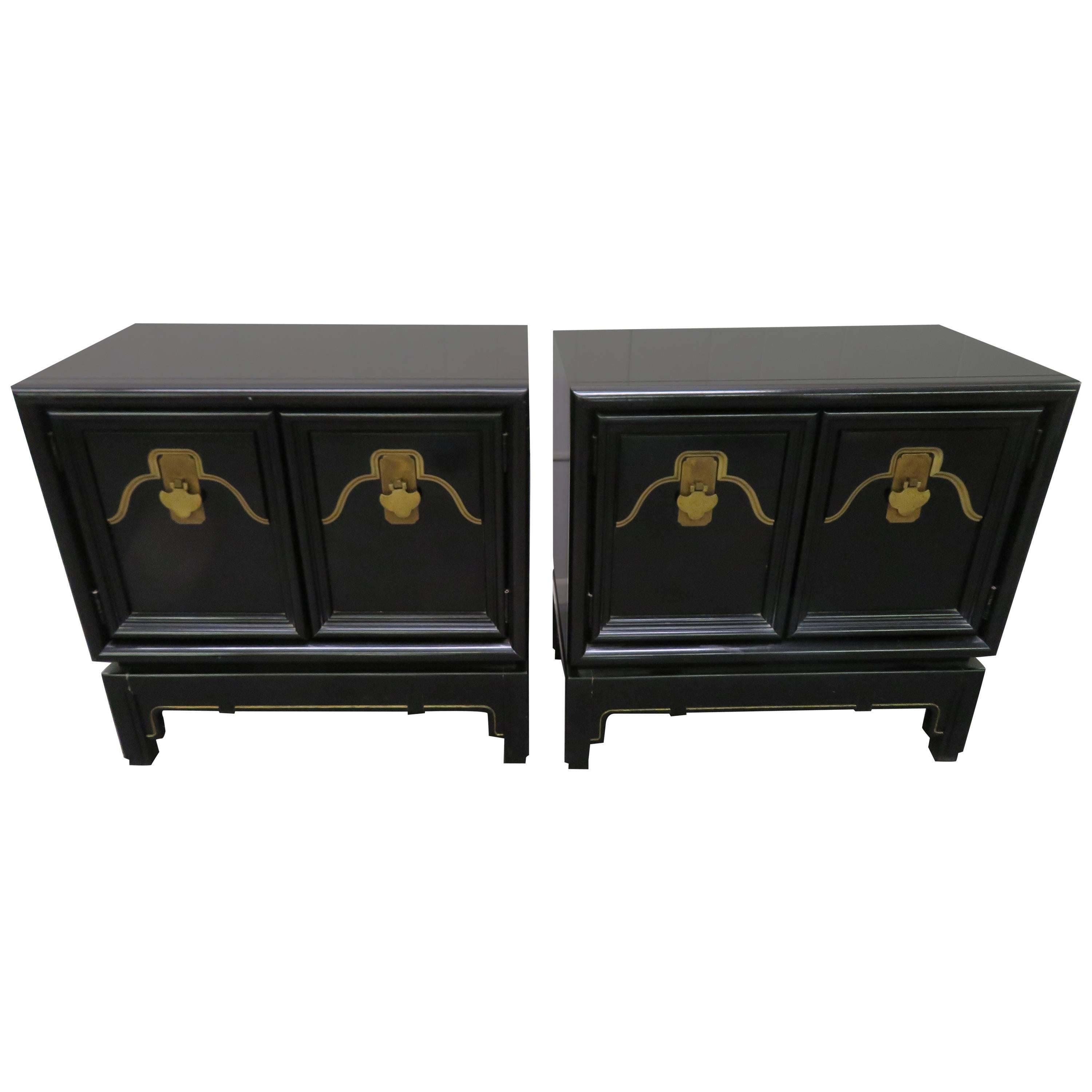Pair of Chinoiserie Style Asian Modern Lacquered Nightstands, Mid-Century For Sale