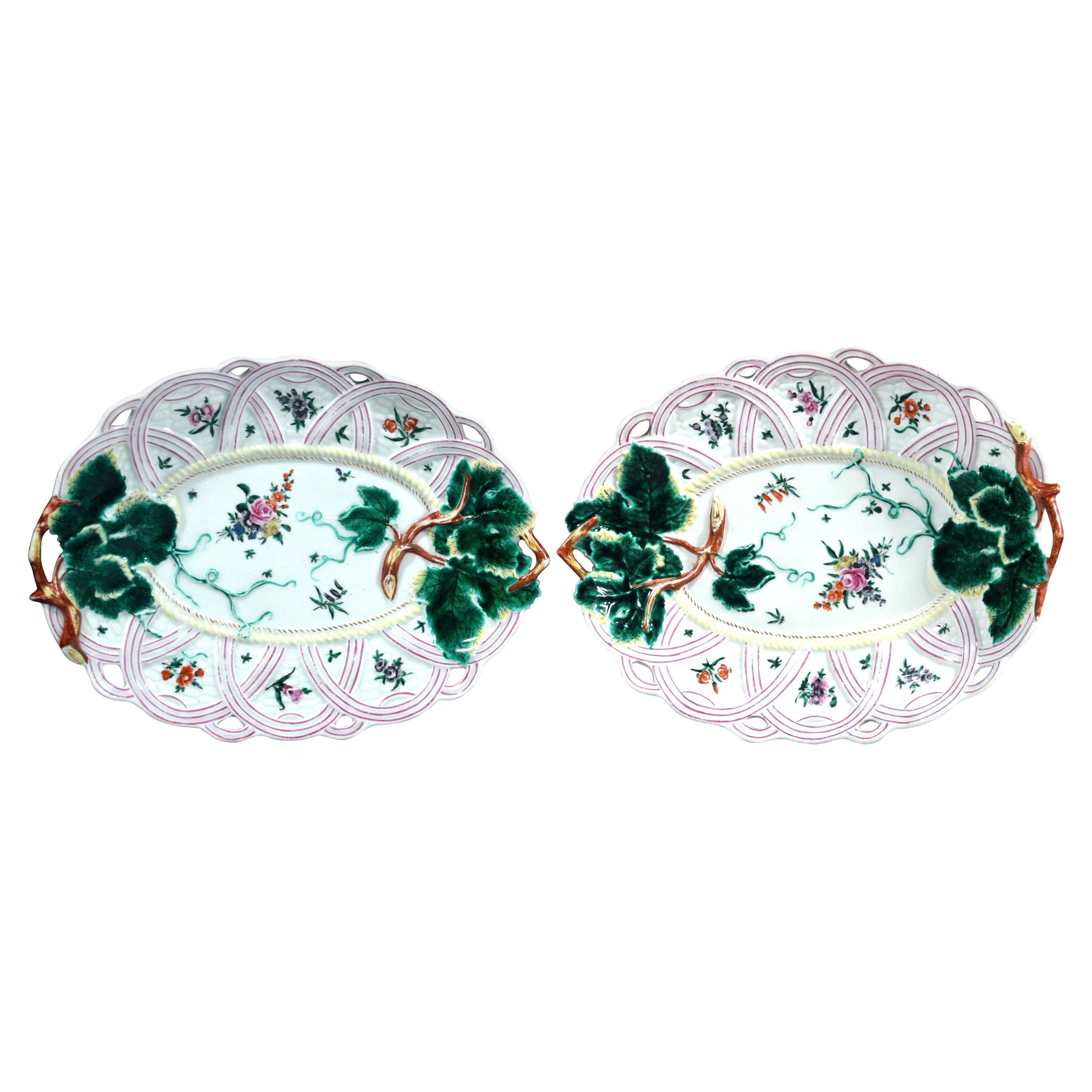 First Period Worcester Pair of Porcelain Basket Leaf Dishes, circa 1758-1760