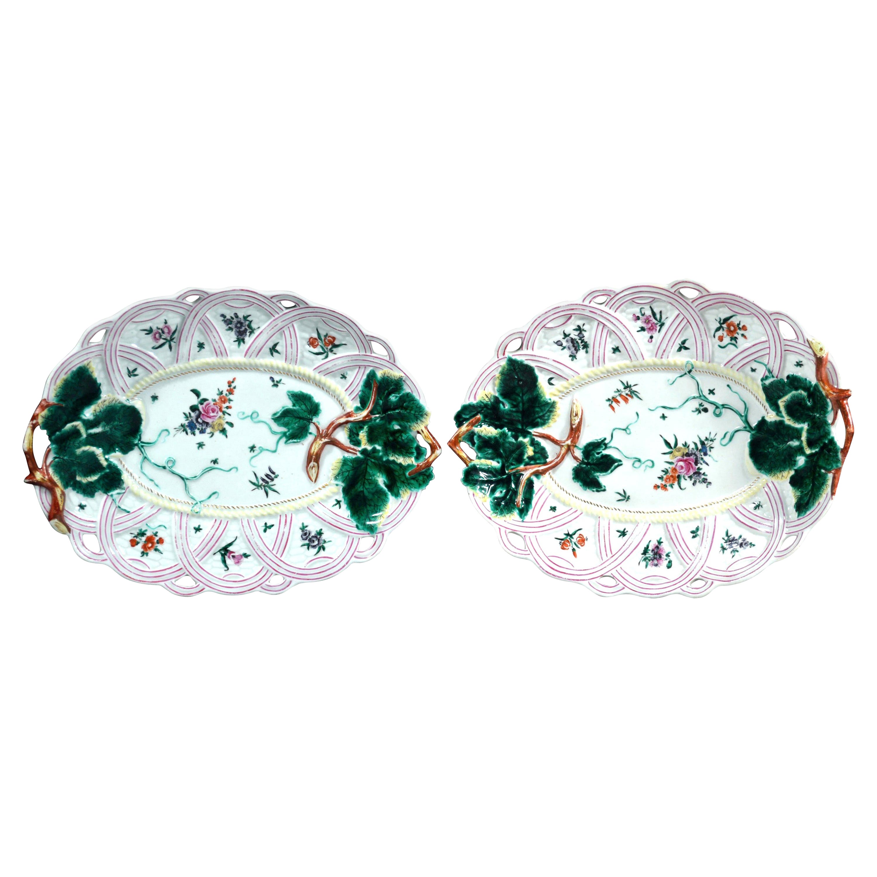Paire de plats en porcelaine Worcester de la première période en vente