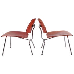 Aniline rouge teintée par Charles Eames pour Herman Miller Right, début LCM, un article VENDU