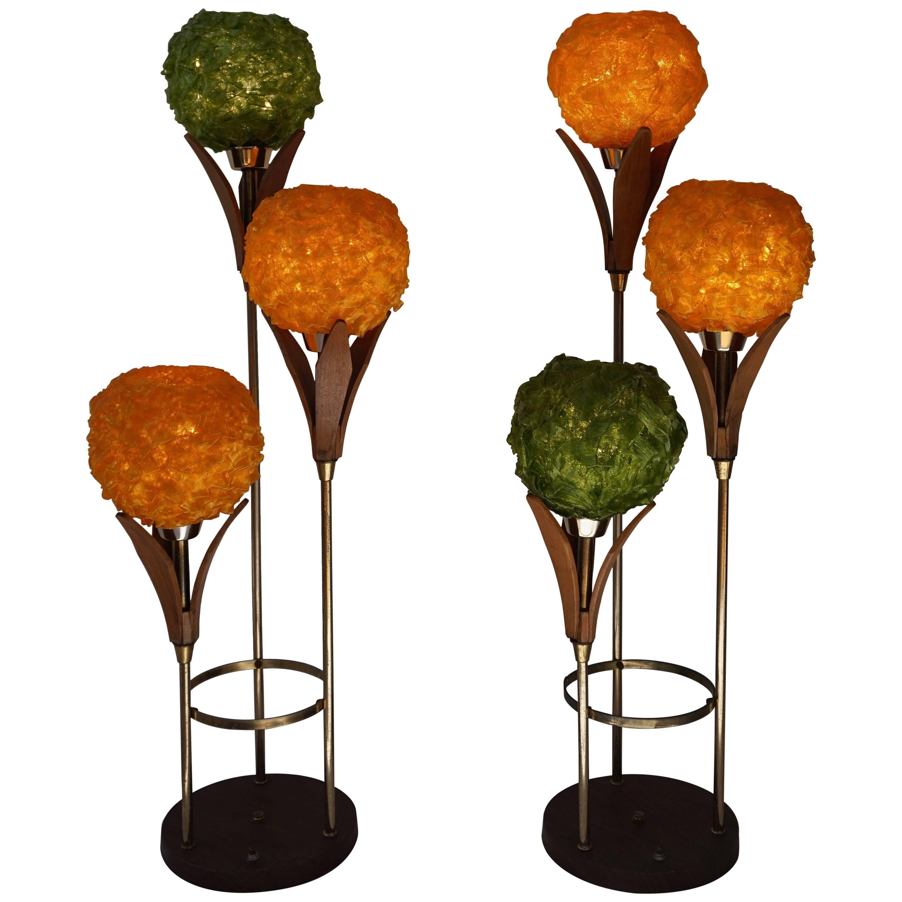 Elegant Pair of Lucite Spun Lamps For Sale