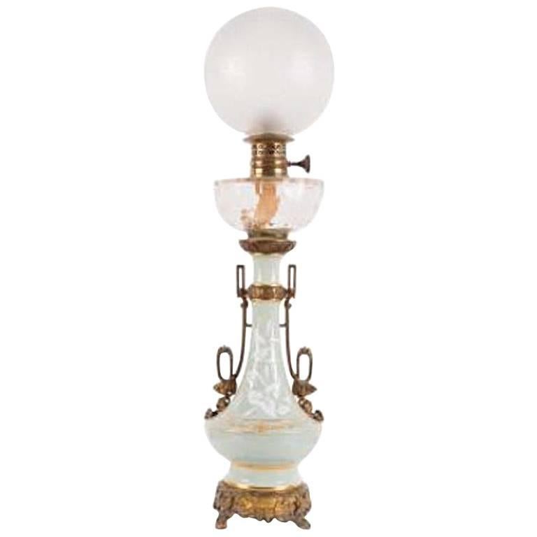 Außergewöhnliche Porzellanlampe mit Original-Ölbrenner, um 1900