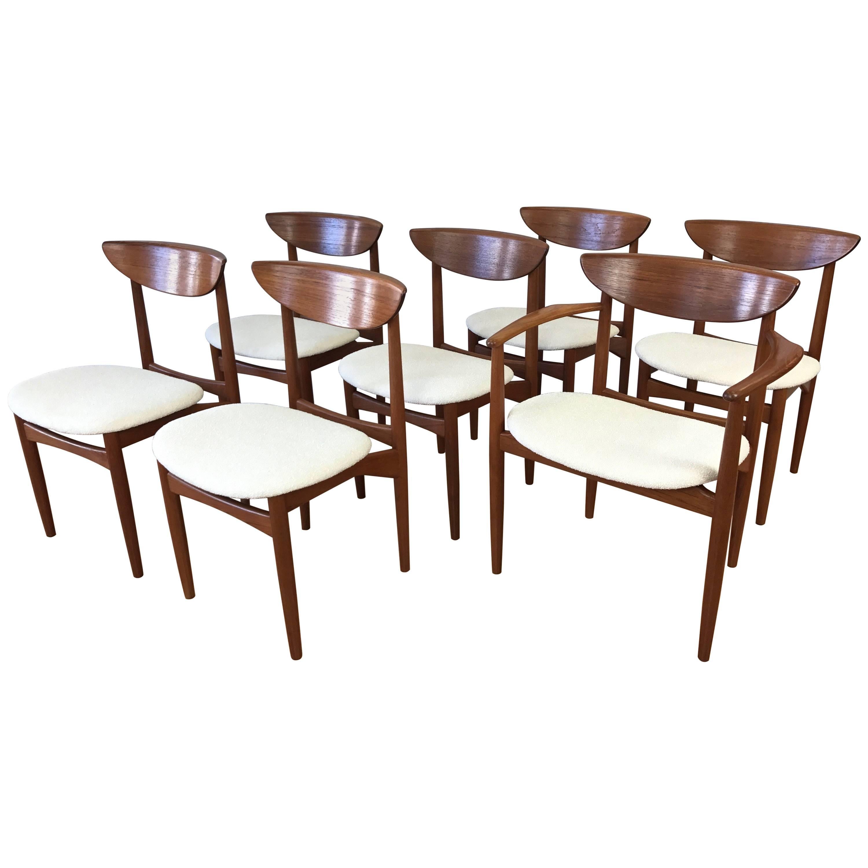 Set of Seven Uncommon Hvidt and Mølgaard-nielsen Teak Dining Chairs