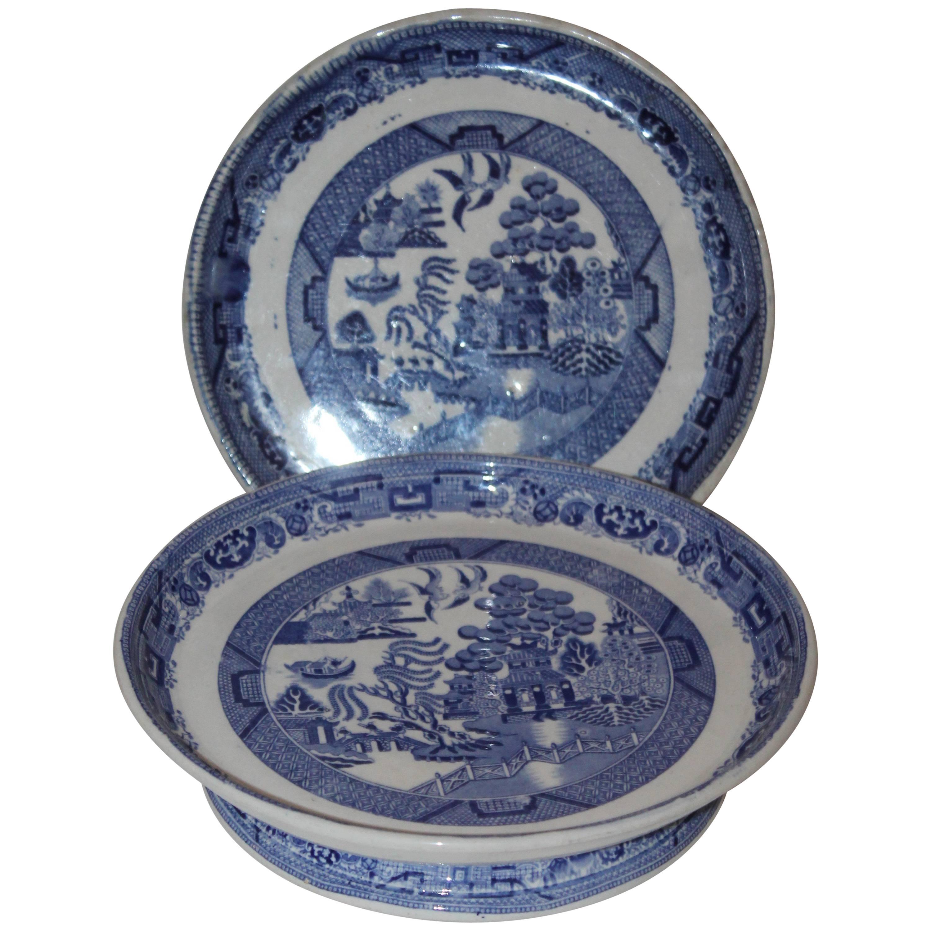 Pair of Early 19th Century English Blue Willow Cake Plates For Sale