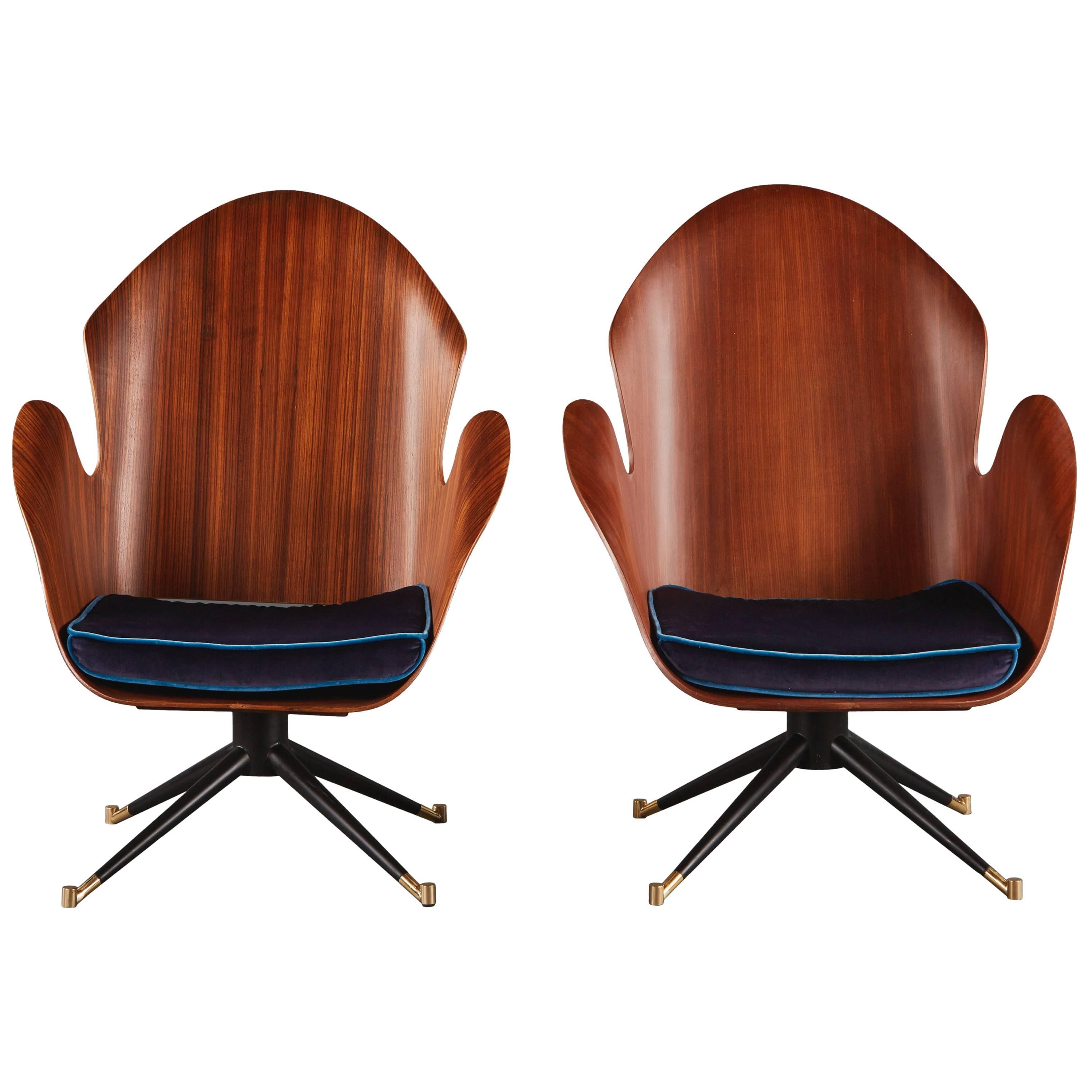 Rare and Sculptural Pair of Mid-Century Italian Swivel Chairs For Sale