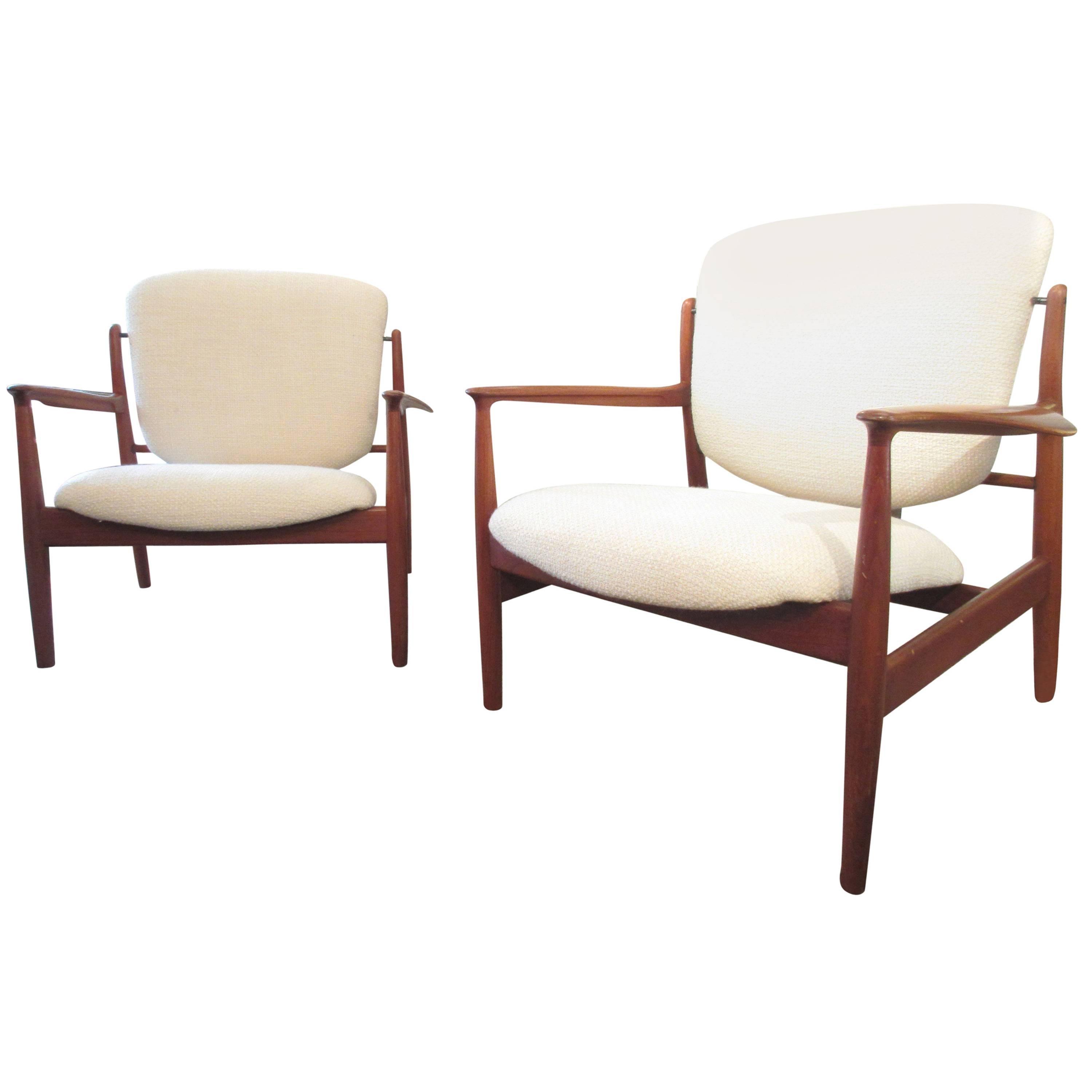 Set of Two Easy FD 136 Chairs by Finn Juhl, Denmark For Sale