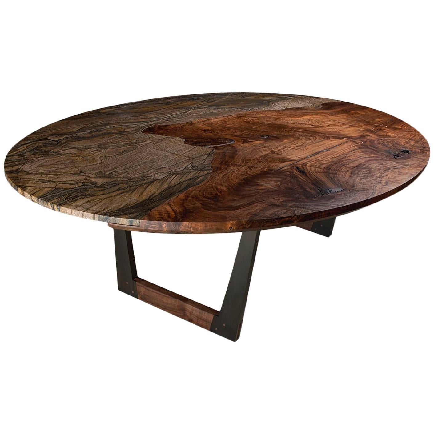 Table de salle à manger ovale moderne en granit et noyer de Bastogne avec base en bois et acier en vente