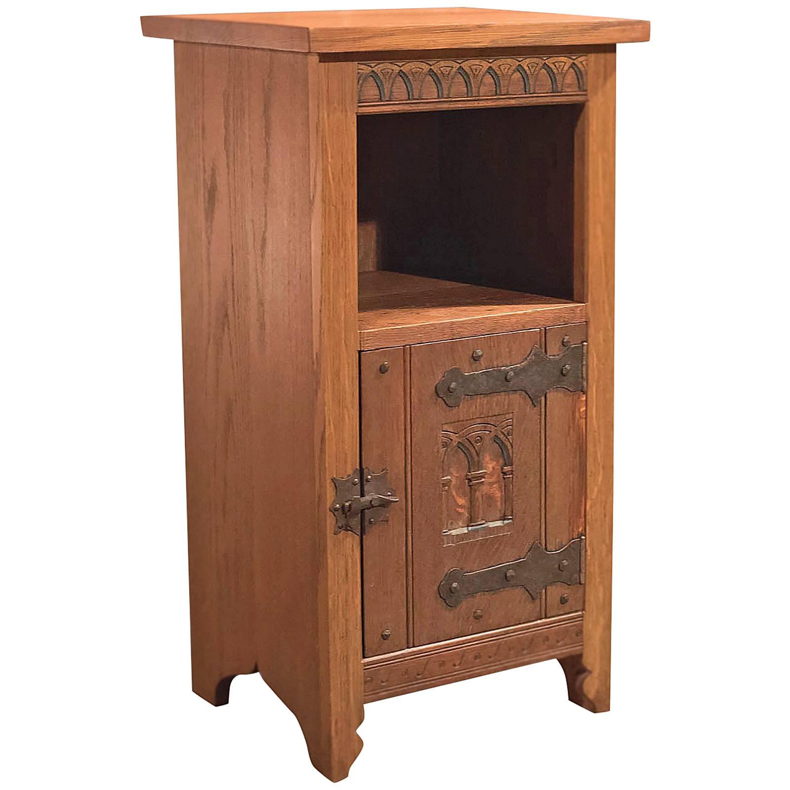 Mid-20th Century Arts & Crafts Oak Bedside Cabinet