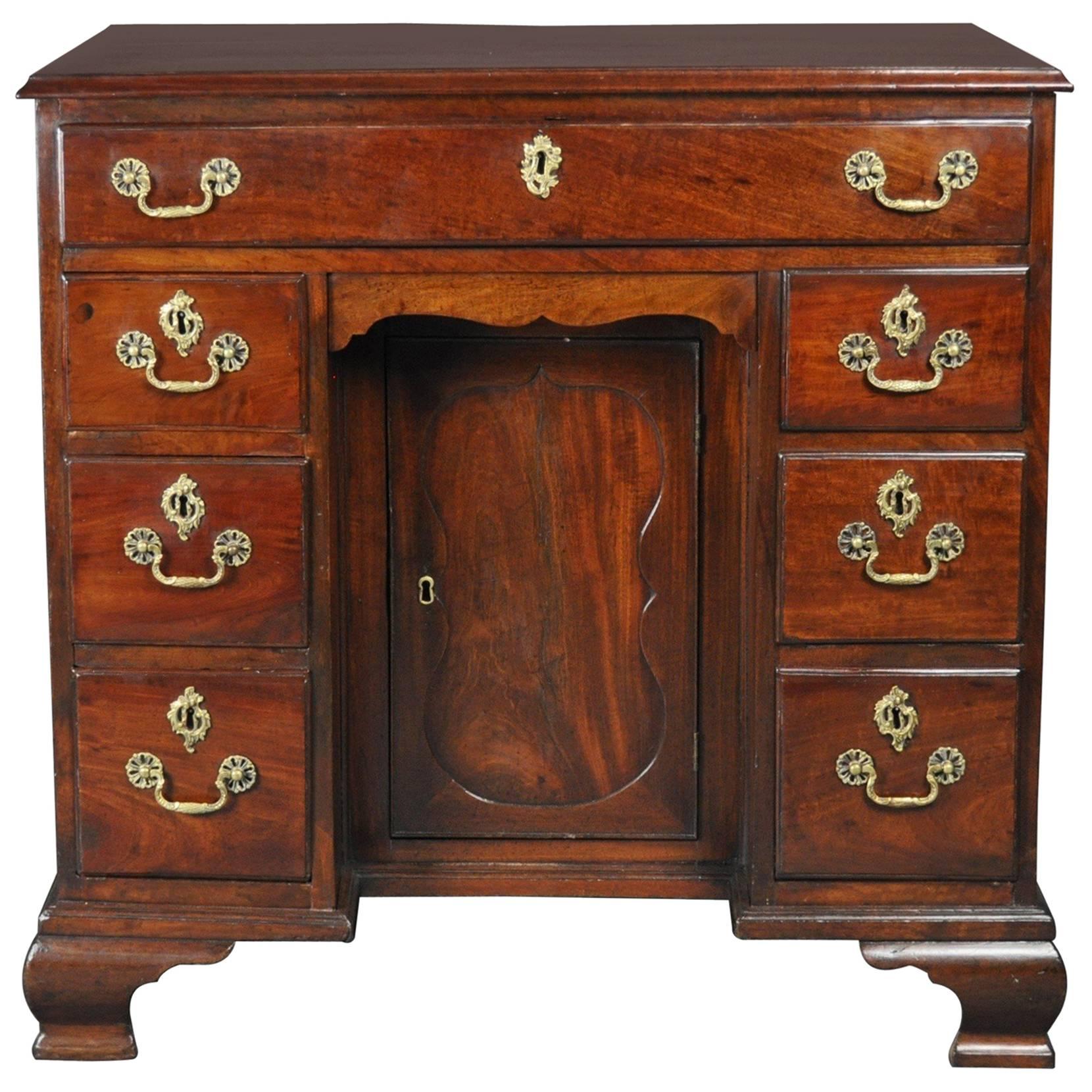 Georgian Mahogany Kneehole Desk For Sale