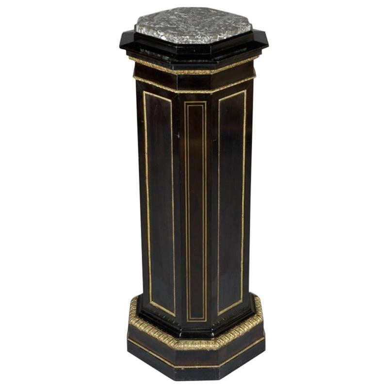 Schwarzer Säulenschrank im Napoleon-III-Stil des 19. Jahrhunderts