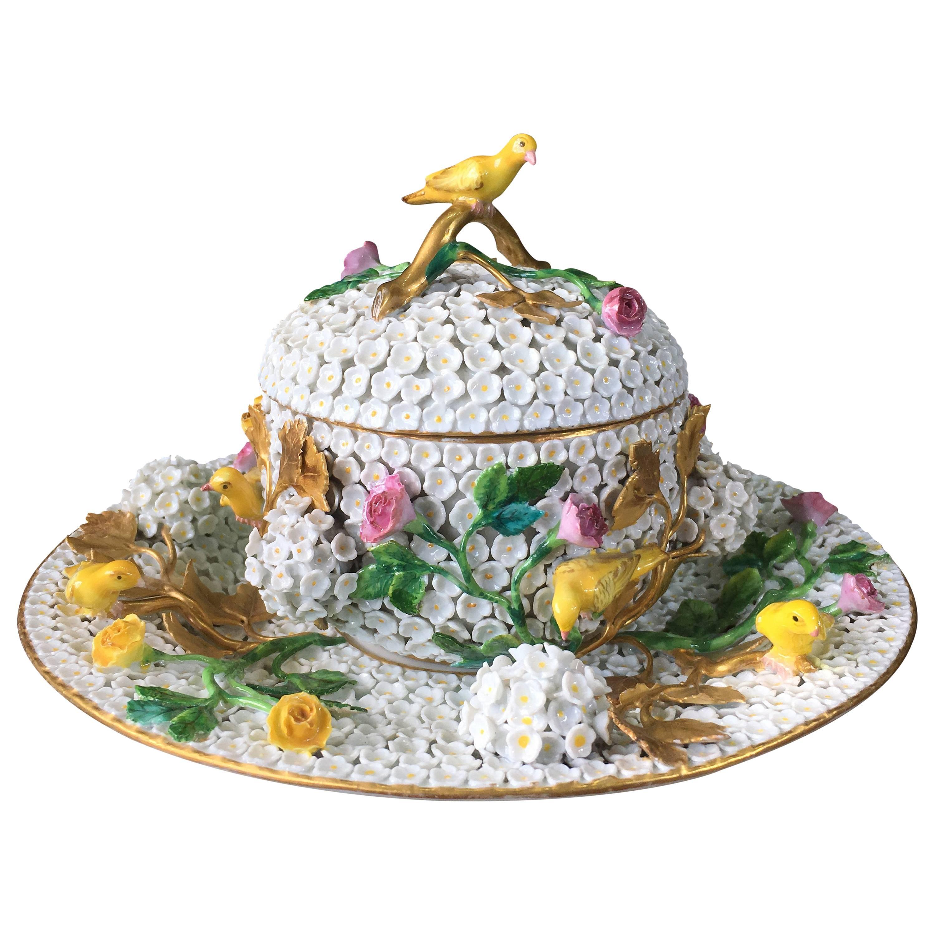 Meissen ‘Schneeballen’ (Snowball) Covered Bowl & Stand with Canaries, circa 1850
