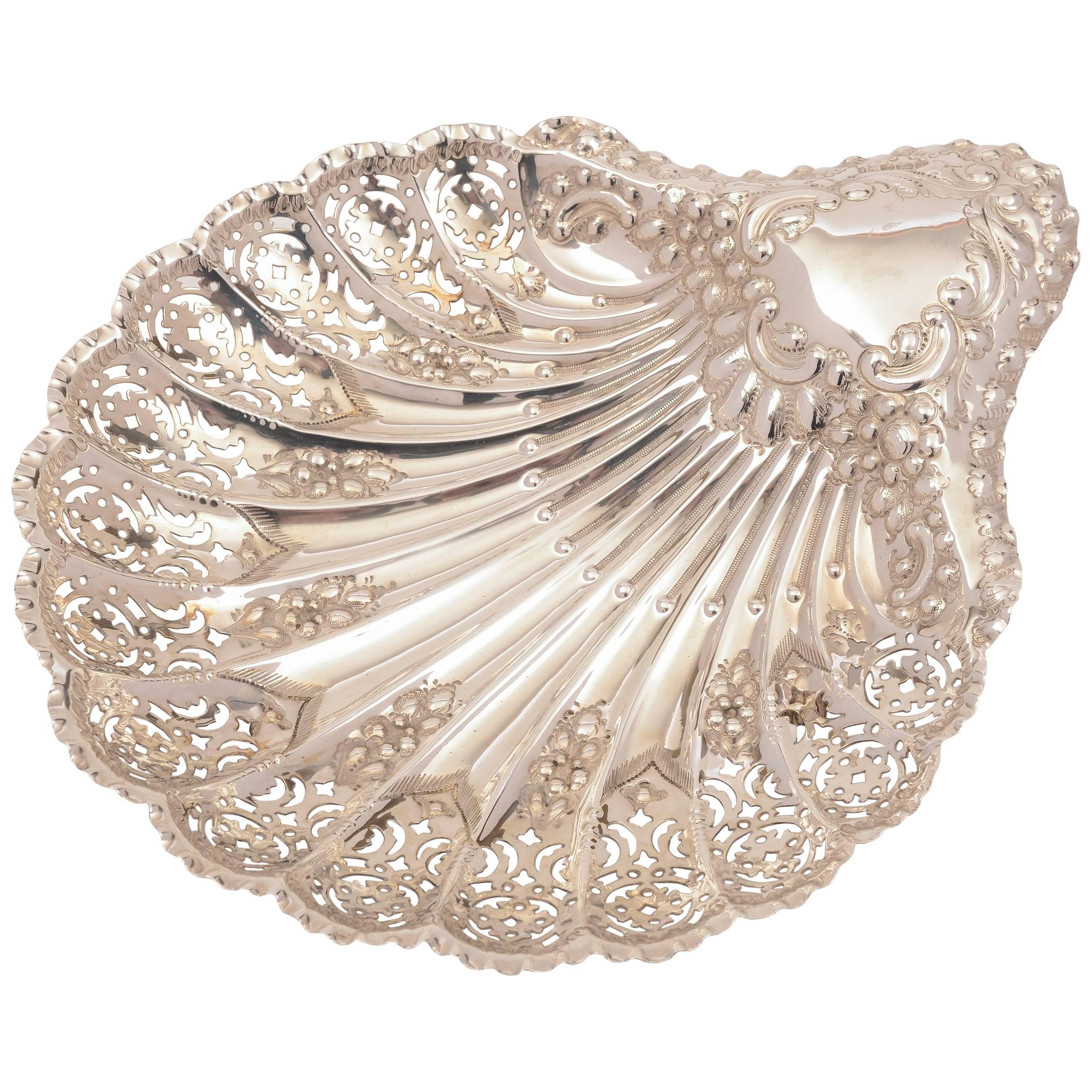 19th Century Silver Shell-Shaped Serving Dish For Sale