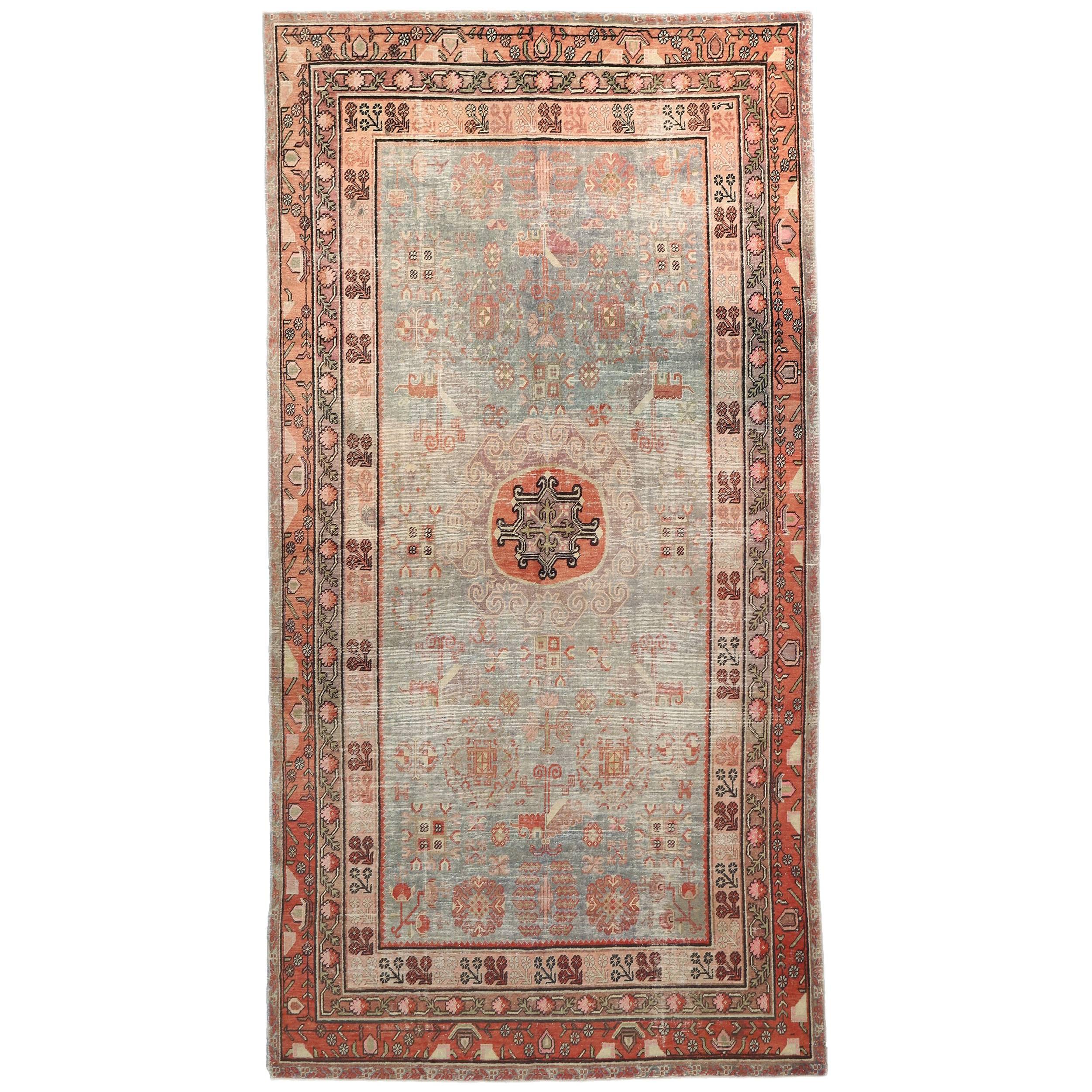 Antiker Khotan-Teppich im Angebot