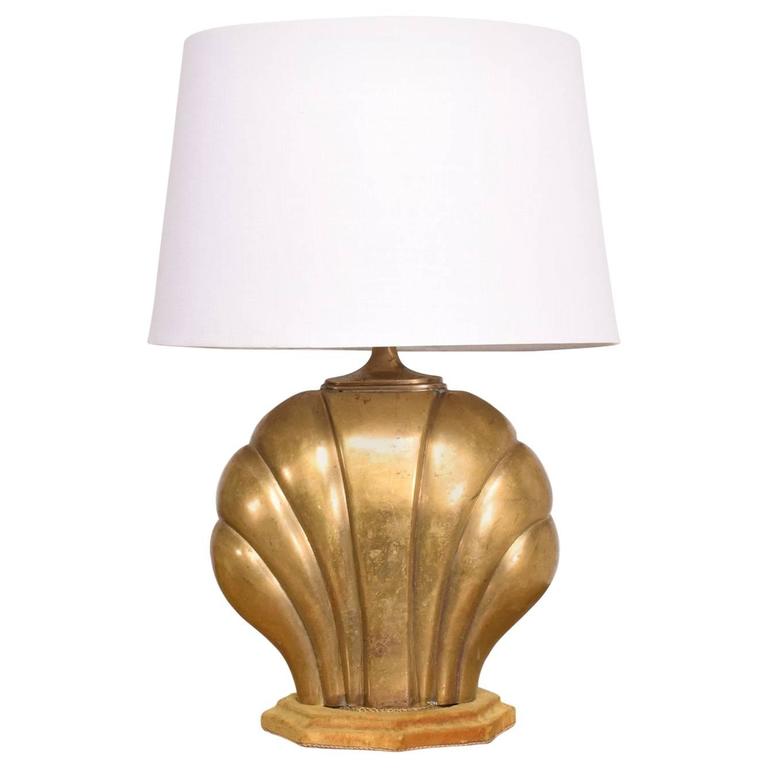 Hollywood Regency Sea Shell Table Lamp in Brass For Sale at 1stdibs