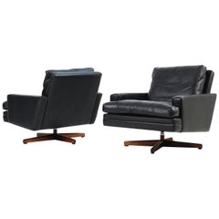 Pair of 1960s Swivel Lounge Chairs Fredrik A. Kayser Mod. 807 Leather