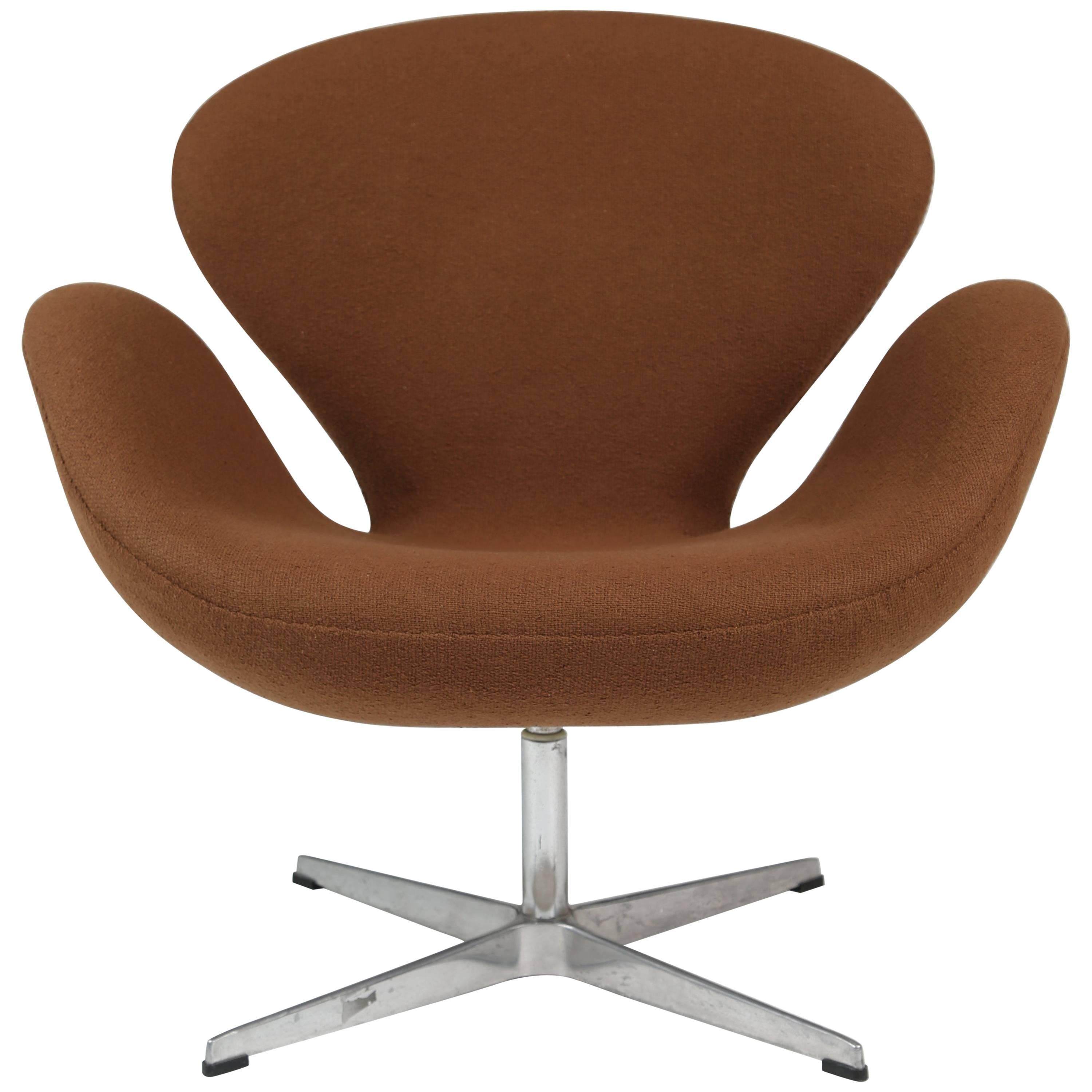 Swan Swivel Arm Chair by Arne Jacobsen for Fritz Hansen