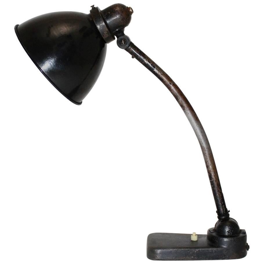 Schwarze schwarze Bauhaus-Tischlampe aus Metall von Christian Dell, 1930er Jahre, Deutschland