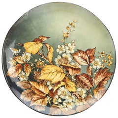 Assiette de présentation à fleurs Pinder Bourne Arts & Crafts signée vers 1886