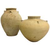 Antike kambodschanische Urnen oder Vasen