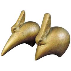 Paire d'antiquités Art Déco lapins en bronze coulé à la main du Japon