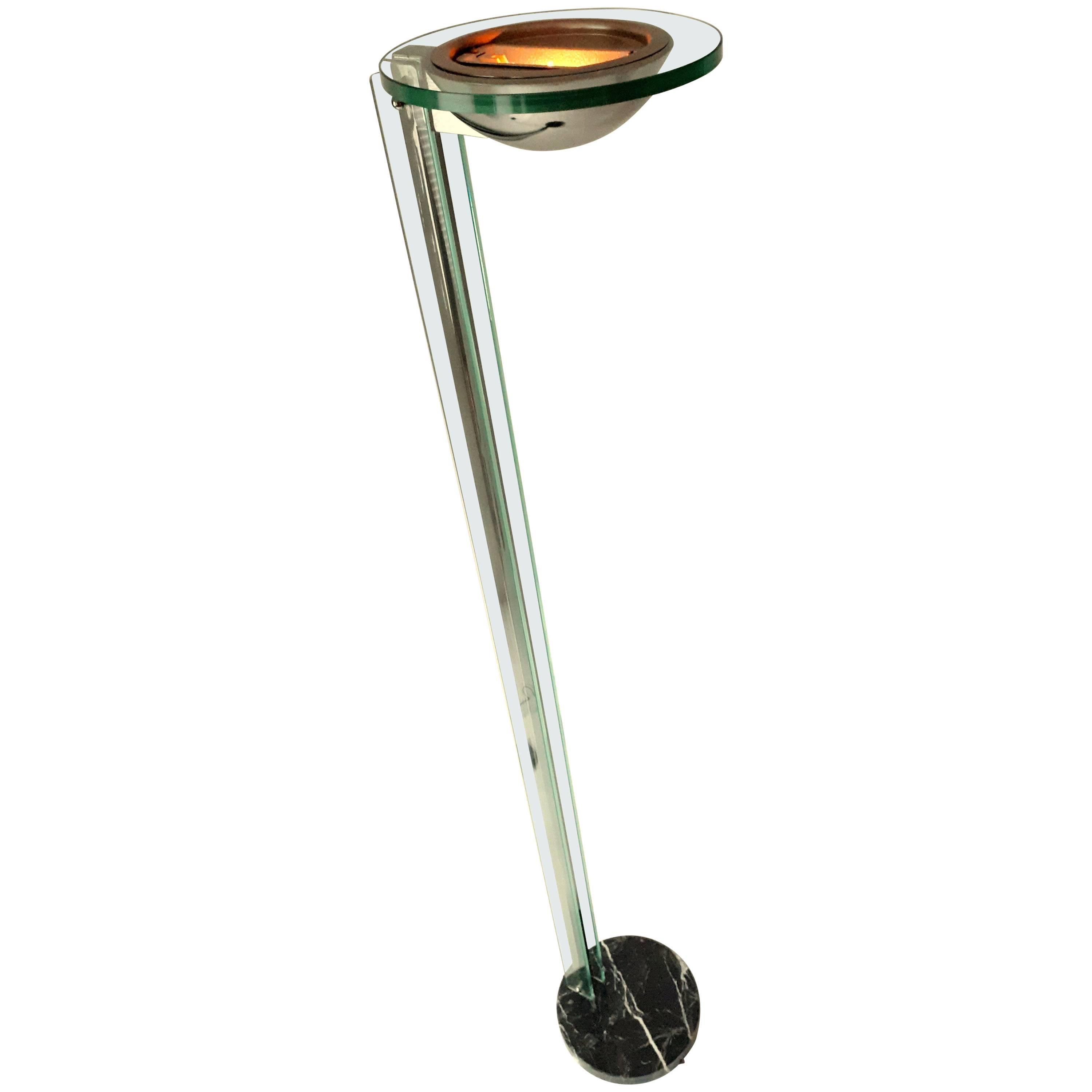 Pannello in vetro spesso montato su un robusto  struttura placcata in argento . 

Finemente selezionati  Base in marmo .  

Estremamente ben realizzato con materiali di alta qualità.

Misura 74 pollici di altezza. 

La lampadina alogena ha una