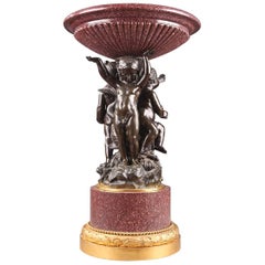 Coupe du début du XIXe siècle en porphyre égyptien et bronze avec Cupidons