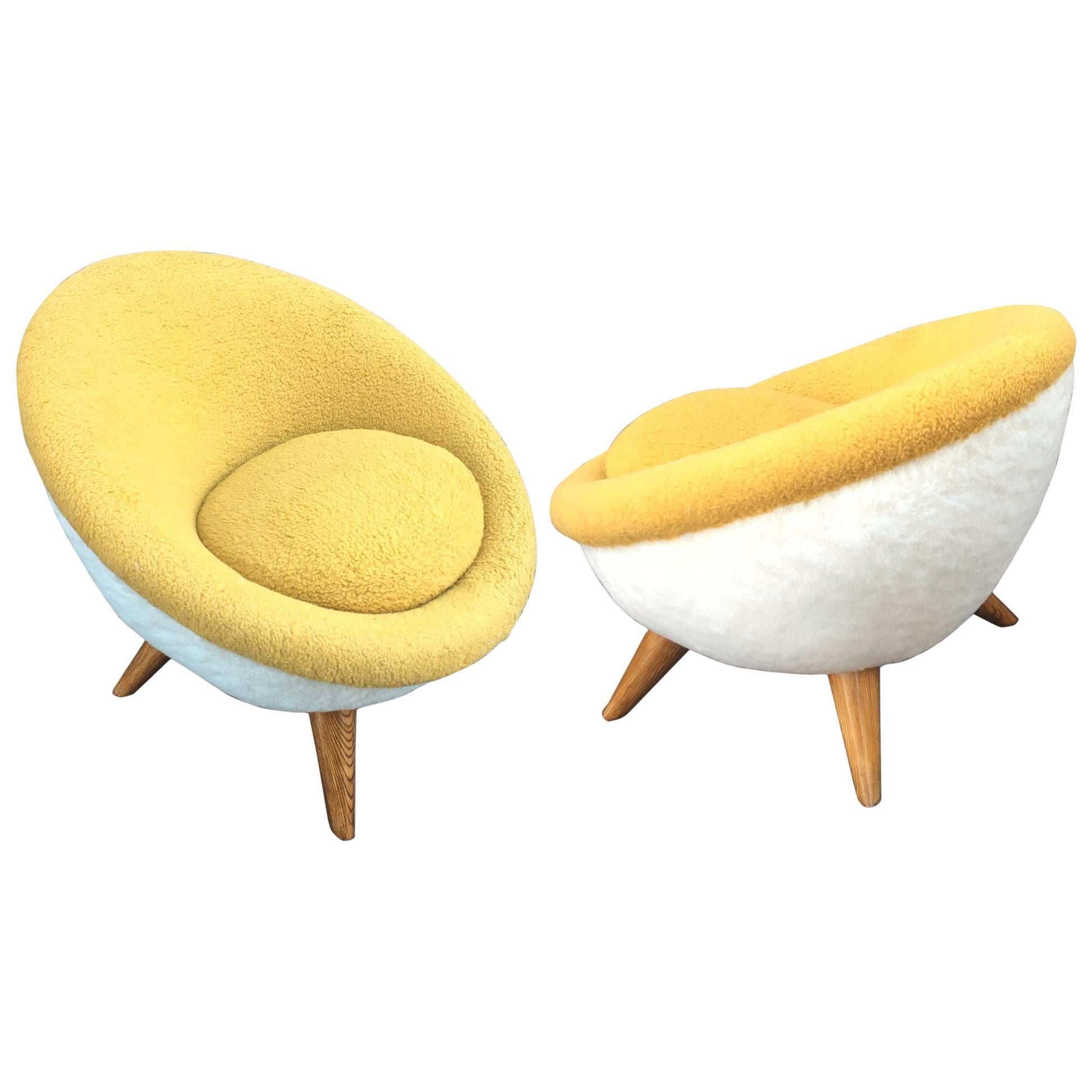 Jean Royère Pair of Chair, Model "Oeuf" in Yellow and Raw White Faux Fur For Sale