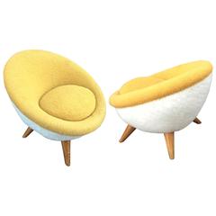 Jean Royère Pair of Chair, Model "Oeuf" in Yellow and Raw White Faux Fur